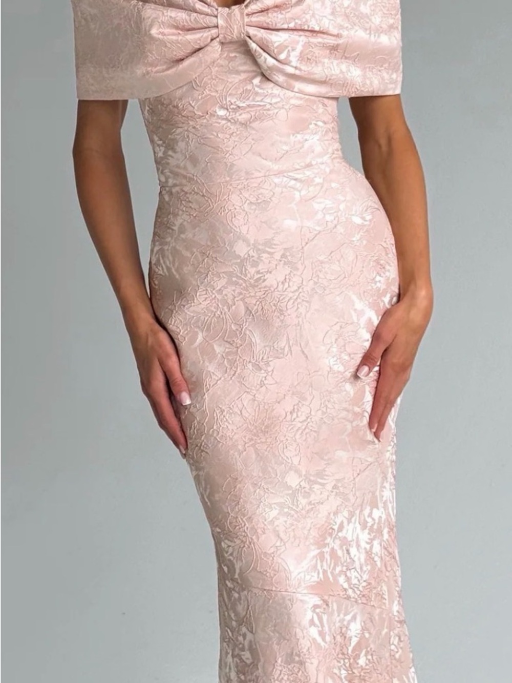 EMBERLY MAXI DRESS - SOFT PEACH Evening Gown - Picture 4 of 8